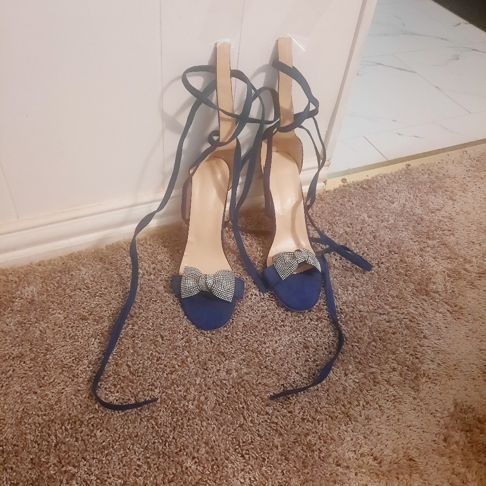 Elegant Blue Strappy Heels with Bow Accent